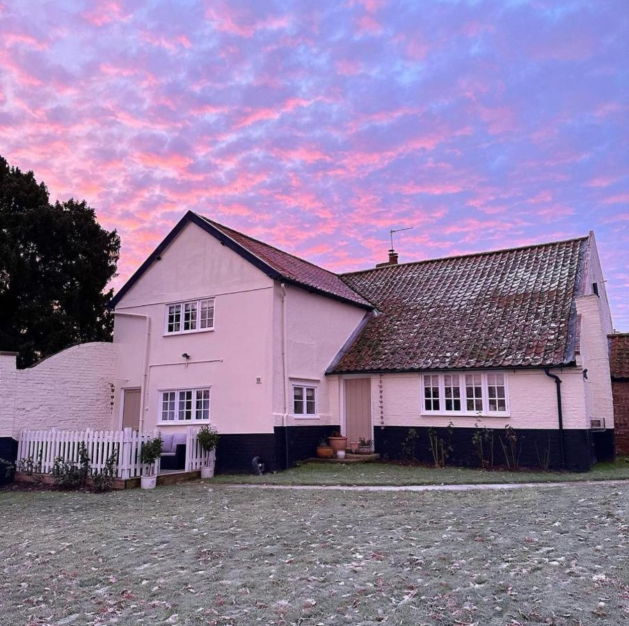 Thurlton Church Farm Bed & Breakfast エクステリア 写真